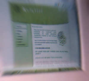 Digikameralla otettu kuva tietokoneeni monitorista. Monitorissa on avoinna Web-selain, jossa on avoinna verkkosivusto Kuopassa.comin etusivu.